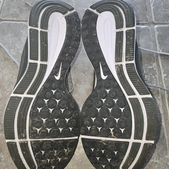Nike Gray Running Shoes - Picture 5 of 5